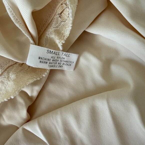 Shadowline Beige Nylon Half Slip With Lace Hem Small Tall - Picture 4 of 4
